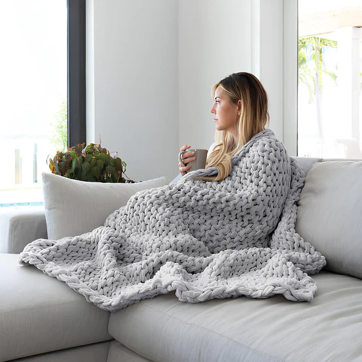 CLASSIC ESSENTIALS - Knitted Comfort Blanket