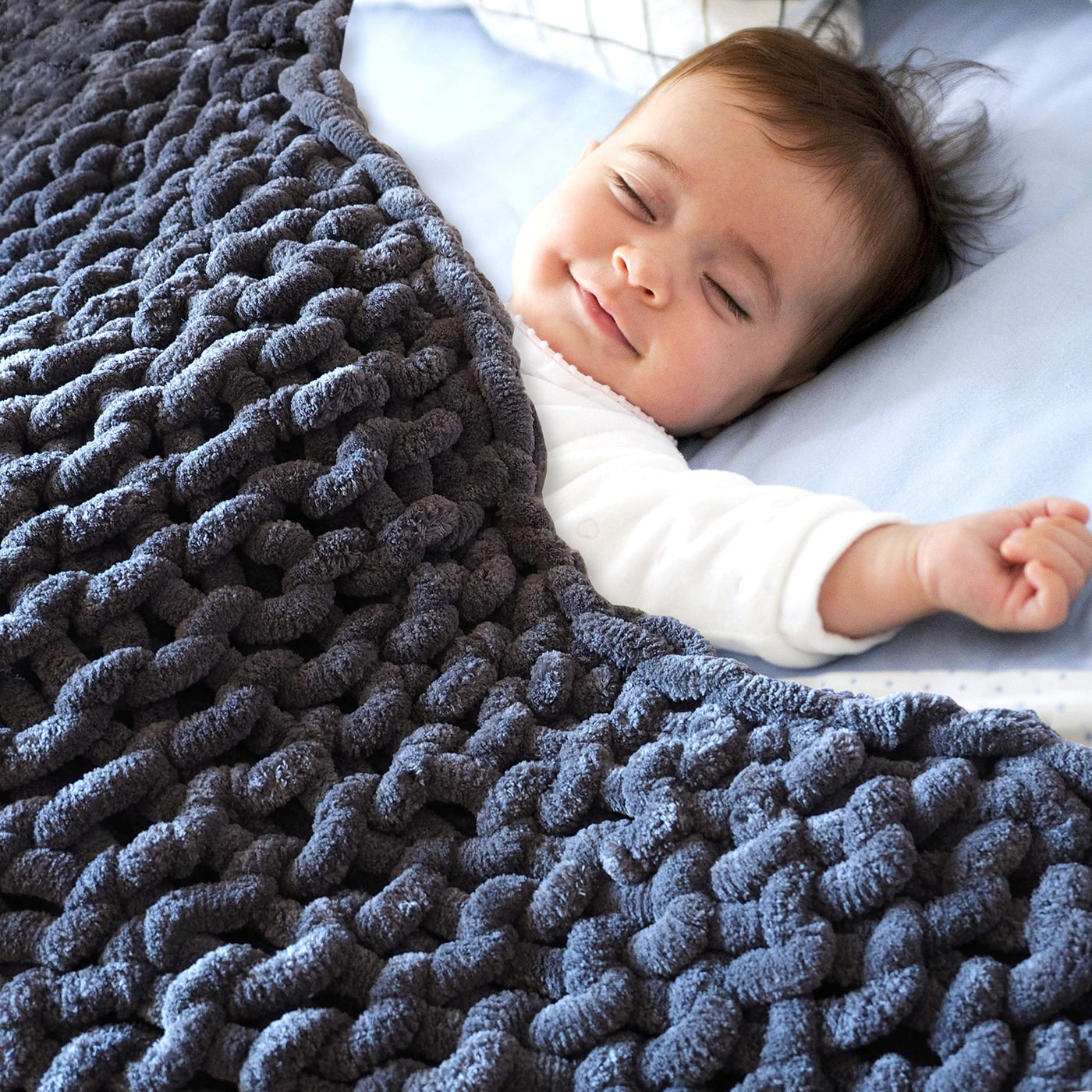 CLASSIC ESSENTIALS - Knitted Comfort Blanket